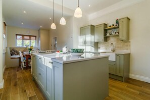Microwave, oven, dishwasher, highchair - 2 Bed in Aldeburgh (oc-s27213) (Aldeburgh)