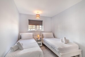 4 bedrooms, iron/ironing board, free WiFi, bed sheets
