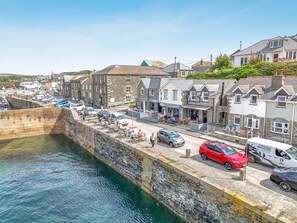 Third-party on-site parking - 3 Bed in Porthleven (oc-1seav) (Porthleven)