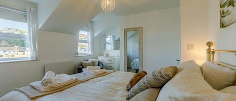 3 chambres, fer et planche à repasser, lit parapluie, Wi-Fi gratuit