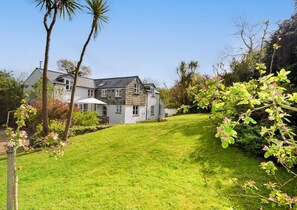 Property grounds - 4 Bed in Rock (oc-r27255) (Rock)