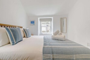 Iron/ironing board, travel cot, free WiFi, bed sheets - 2 Bed in St. Ives (oc-f16968) (St Ives)