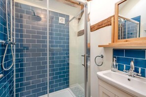 Hair dryer, towels - 1 Bed in Eye (oc-tch1) (Eye)