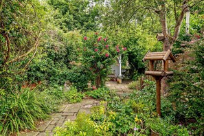 Property grounds - 1 Bed in Yoxford (oc-c27254) (Wickham Market)