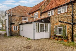 Exterior - 2 Bed in Holt (oc-c27160) (Holt)