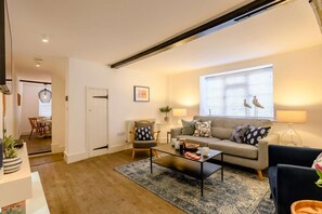TV - 2 Bed in Holt (oc-c27160) (Holt)