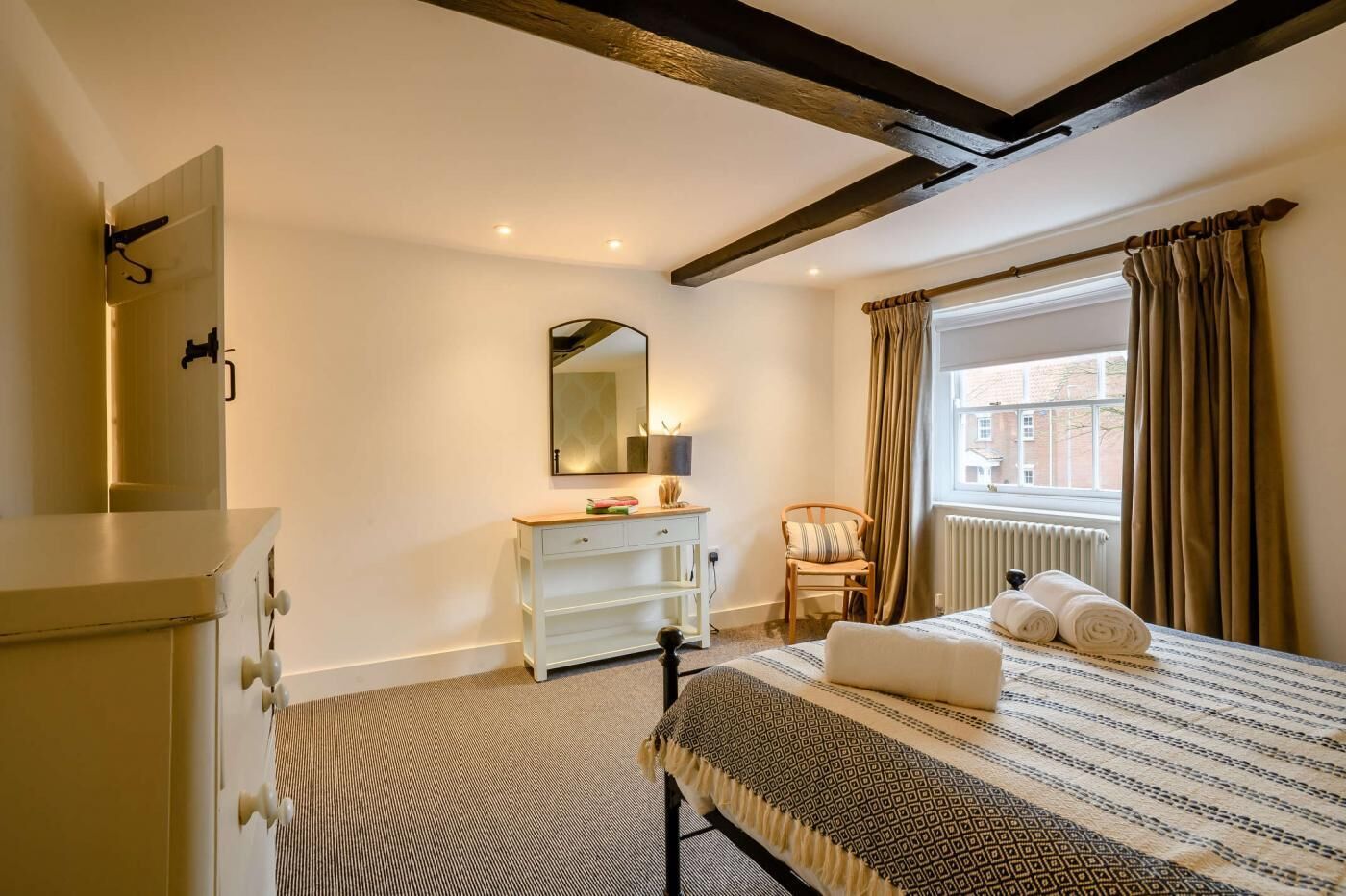 Iron/ironing board, free WiFi, bed sheets