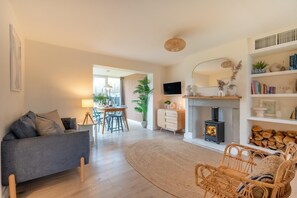 TV, fireplace - 3 Bed in Blythburgh (oc-h27263) (Blythburgh)