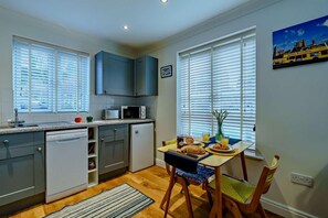 Dining - 1 Bed in Whitby (oc-h27278) (Whitby)