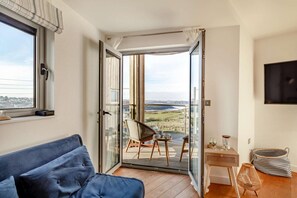 TV - 2 Bed in Newquay (oc-a27276) (Newquay)