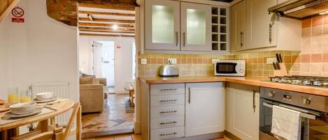 Oven, dishwasher, cookware/dishes/utensils