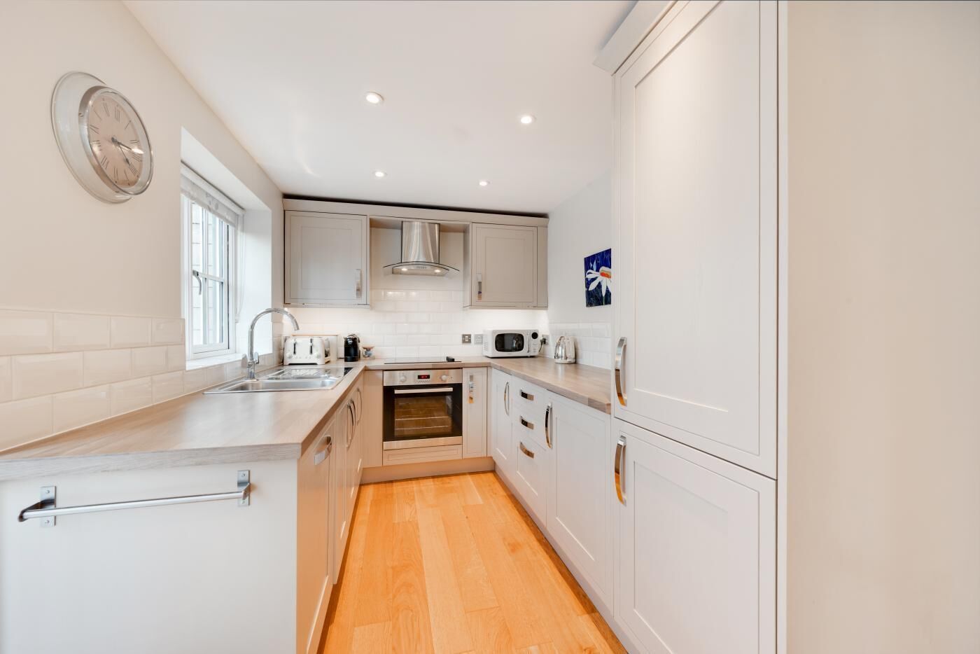 Ofen, Geschirrspüler, Hochstuhl, Kochgeschirr/Geschirr/Besteck