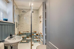 Towels - 2 Bed in Holt (oc-p27287) (Holt)