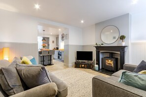 TV, fireplace - 2 Bed in Holt (oc-p27287) (Holt)