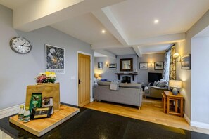 Fireplace - 3 Bed in Newton-by-the-Sea (oc-d27259) (Newton-by-the-Sea)