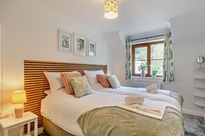 Iron/ironing board, travel cot, free WiFi, bed sheets - 4 Bed in Portreath (oc-p27289) (Portreath)