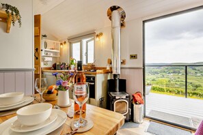 Oven, cookware/dishes/utensils - 1 Bed in Llangadfan (oc-c27292) (Llangadfan)