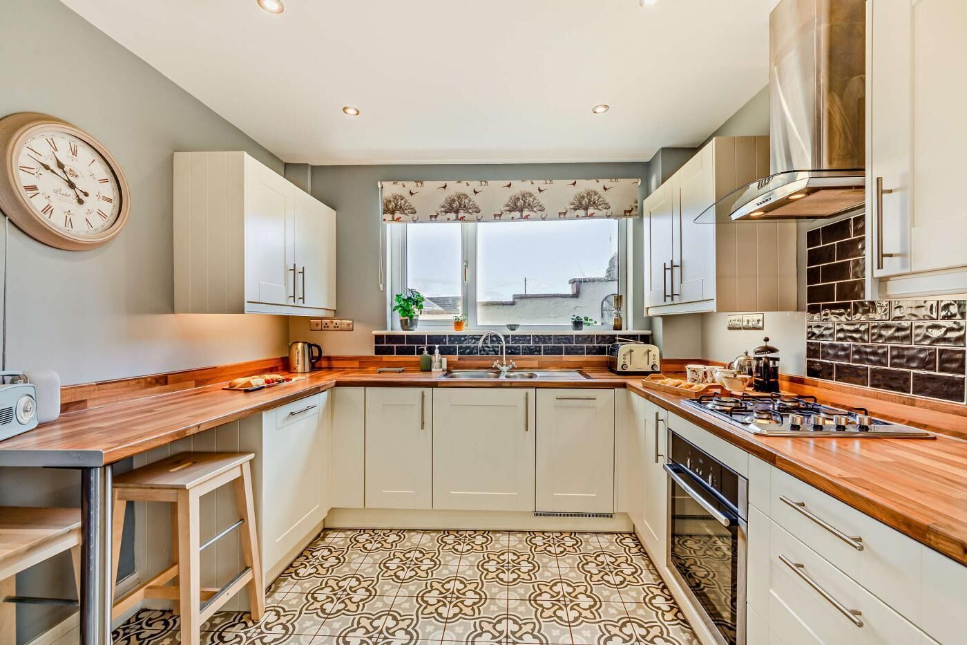 微波炉、烤箱、洗碗机、高脚椅