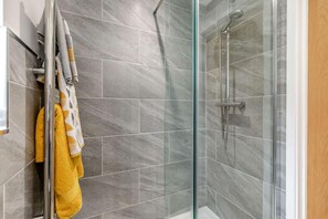 Bathroom - 1 Bed in Helston (oc-a27352) (Helston)
