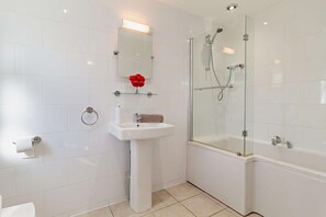 Towels - 5 Bed in Pentney (oc-w27337) (Pentney)