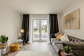 TV - 5 Bed in Mundesley (oc-t26834) (Mundesley)