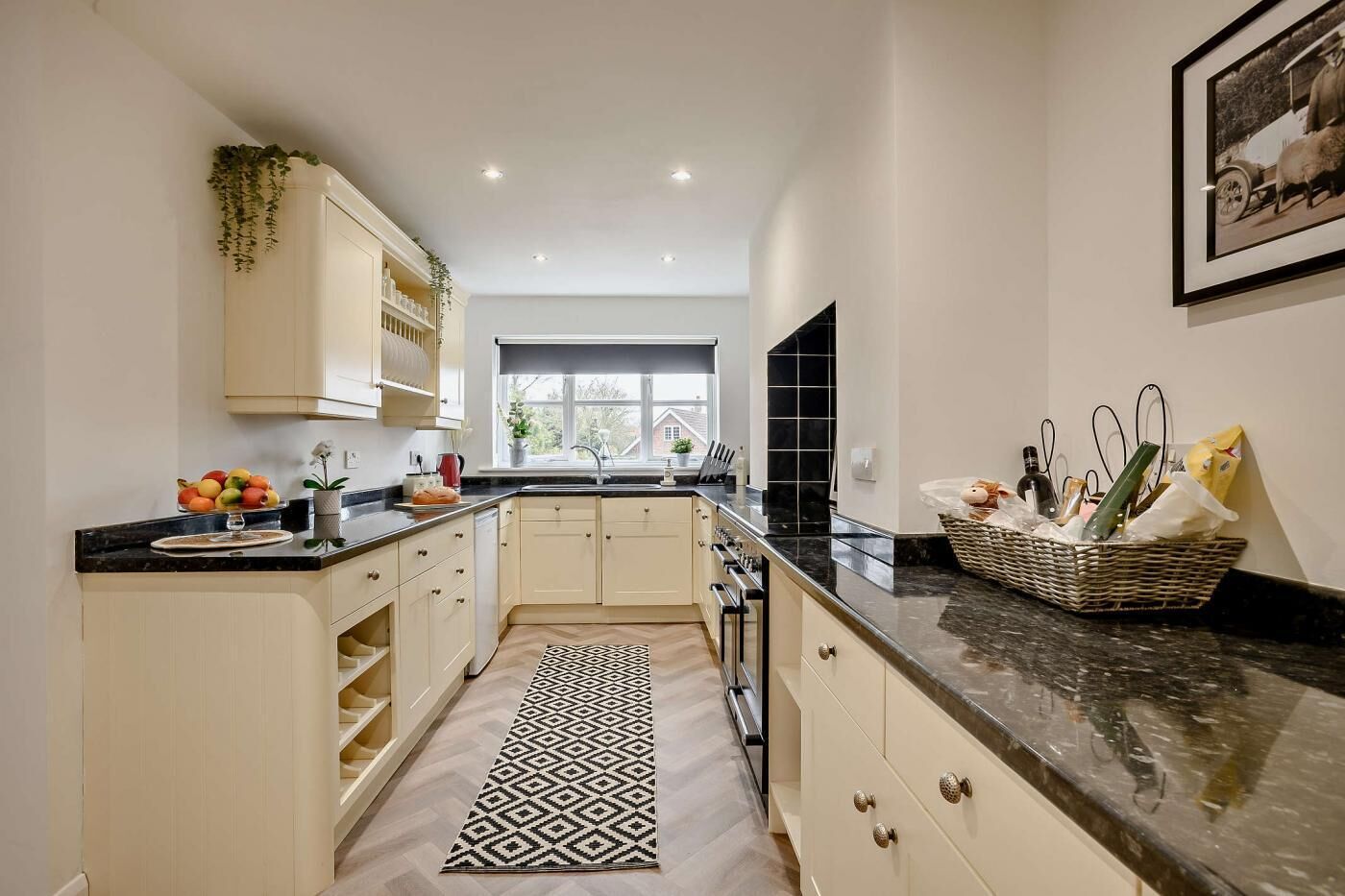 Mikrowelle, Ofen, Geschirrspüler, Hochstuhl