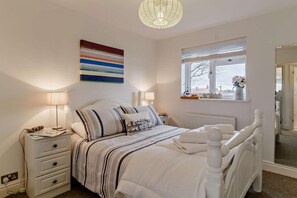 2 chambres, fer et planche à repasser, Wi-Fi gratuit, draps fournis