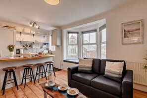 TV, fireplace - 2 Bed in Cromer (oc-2379) (Cromer)