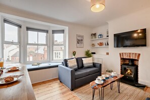 TV, fireplace - 2 Bed in Cromer (oc-2379) (Cromer)