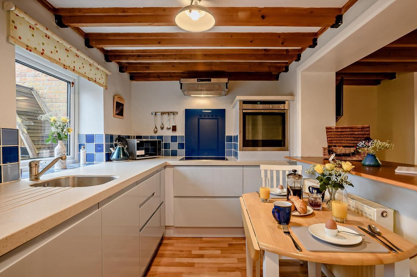 微波炉、烤箱、高脚椅、厨具/餐具