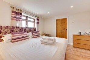 Iron/ironing board, free WiFi, bed sheets - 1 Bed in St. Merryn (oc-nel42) (Saint Merryn)