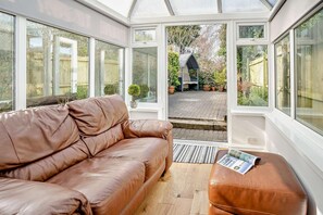 Interior - 2 Bed in Mumbles (oc-t27408) (The Mumbles)