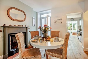 Dining - 2 Bed in Mumbles (oc-t27408) (The Mumbles)
