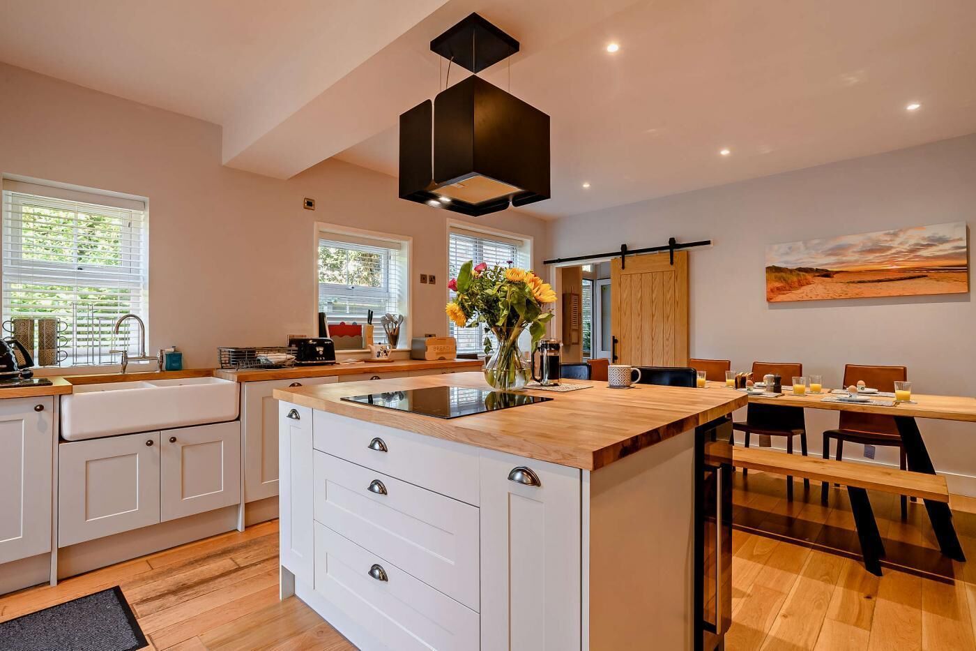 ميكروويف، فرن، غسالة أطباق، كرسي للأطفال