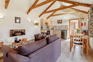 TV - 1 Bed in Garras (oc-l27431) (Cury Cross Lanes)