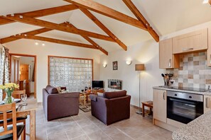 TV - 1 Bed in Garras (oc-l27431) (Cury Cross Lanes)