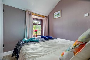 Iron/ironing board, travel cot, free WiFi, bed sheets - 1 Bed in St. Erth (oc-c27438) (Saint Erth)