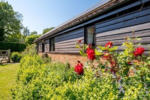 Exterior detail - 1 Bed in Saxmundham (oc-c27420) (Farnham)