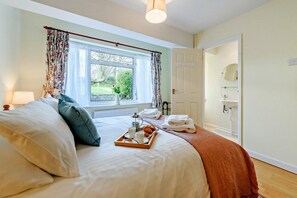 4 bedrooms, travel cot, free WiFi, bed sheets - 4 Bed in Begelly (oc-s27405) (Begelly)