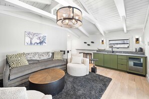 Televisión y chimenea 