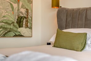 3 bedrooms, iron/ironing board, travel cot, free WiFi - 3 Bed in Padstow (oc-l23216) (Padstow)