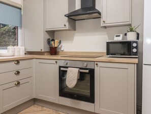Dishwasher, cookware/dishes/utensils - Levenside (Preston)