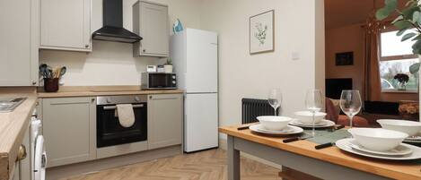 Dishwasher, cookware/dishes/utensils