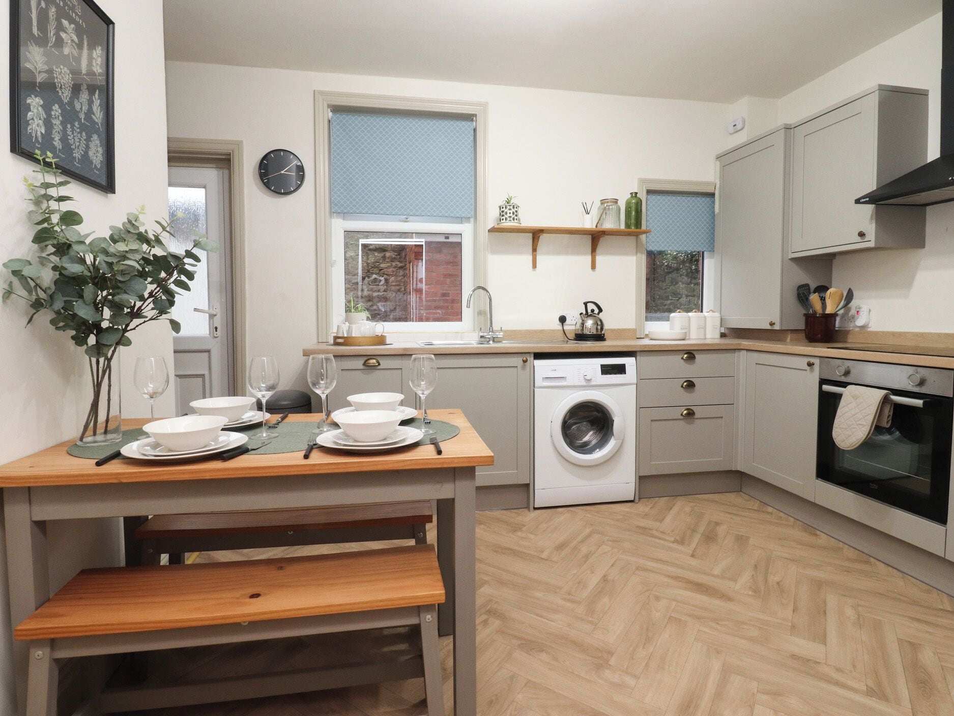 Astianpesukone, keittoastiat/astiat/ruokailuvälineet