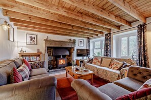 TV, fireplace - 4 Bed in Arkengarthdale (oc-h27492) (Arkengarthdale)