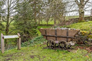 المنطقة المحيطة بالمنشأة