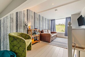 TV, fireplace - 4 Bed in St. Levan (oc-b27515) (Saint Levan)