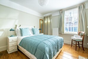 Een strijkplank/strijkijzer, gratis wifi, beddengoed
