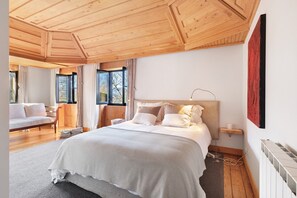 8 chambres, fer et planche à repasser, Wi-Fi, draps fournis