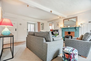 Fireplace - 2 Bed in Weybourne (oc-h27517) (Weybourne)